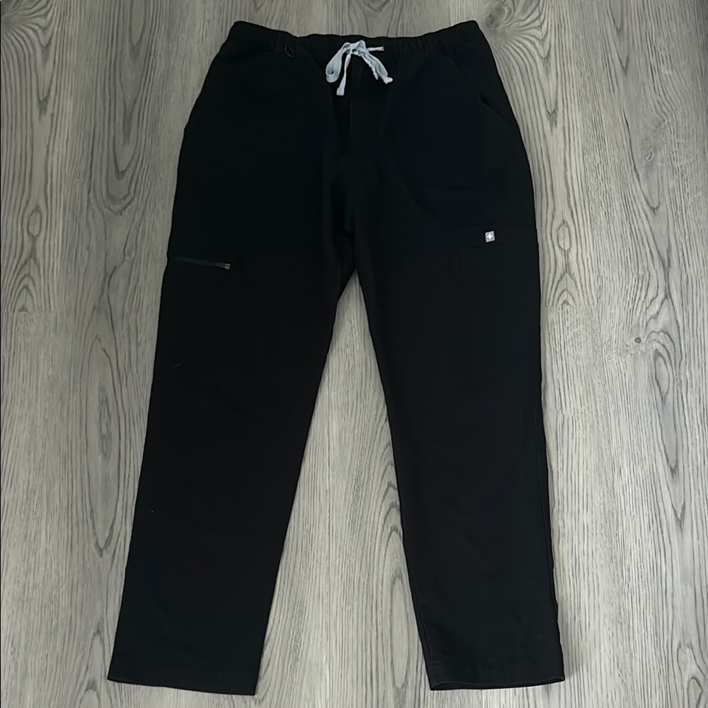 Figs Men’s Black Cairo Scrub Pants Size M Short